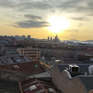 Vue Mer Et Et Notre Dame Centre Avec Balcon Et Parking Marseille